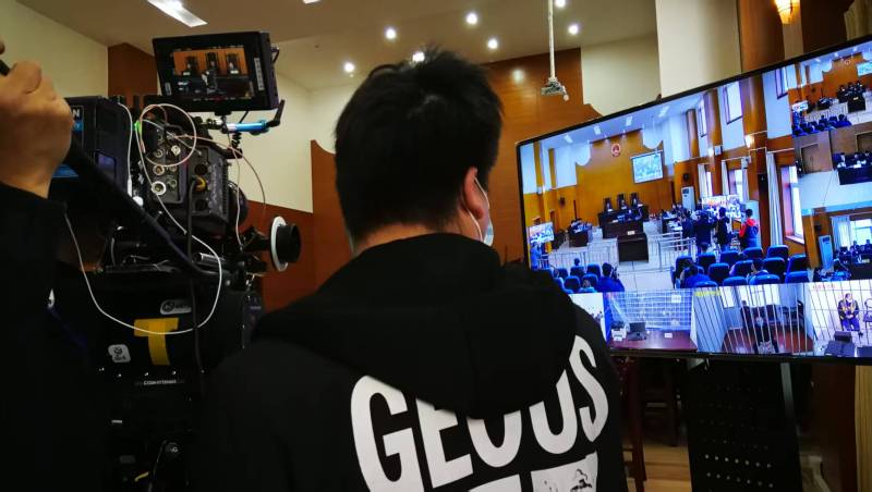 AI生成VS人工创意——桥东区广告片拍摄公司的技术浪漫主义实践